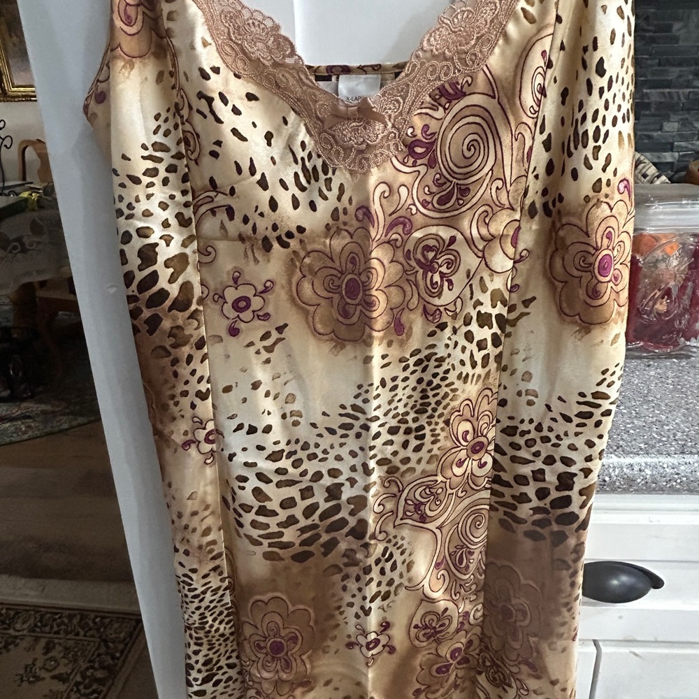 Floral Patterned Sleeveless Nightgown